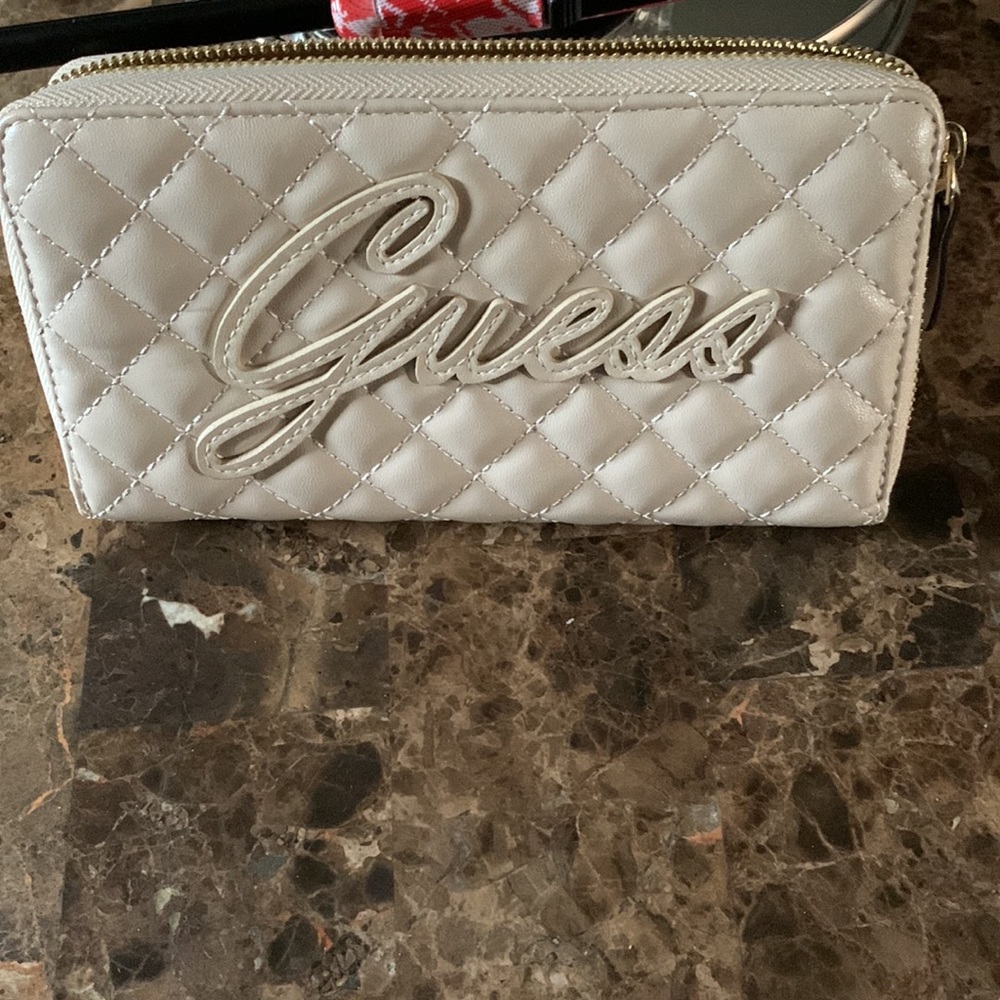 Guess wallet. NWOT